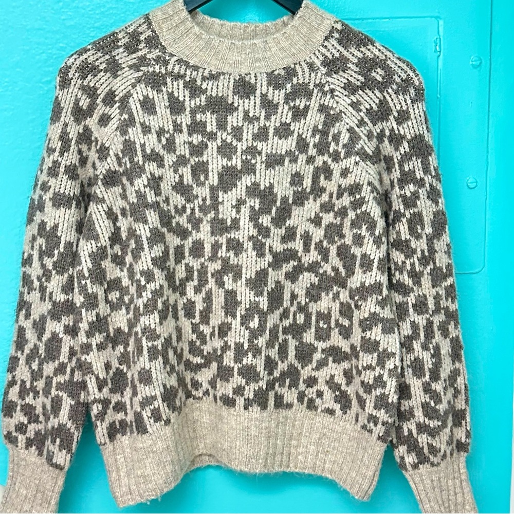 Old Navy Women's Cozy Crew-Neck Leopard Print Sweater - XS
